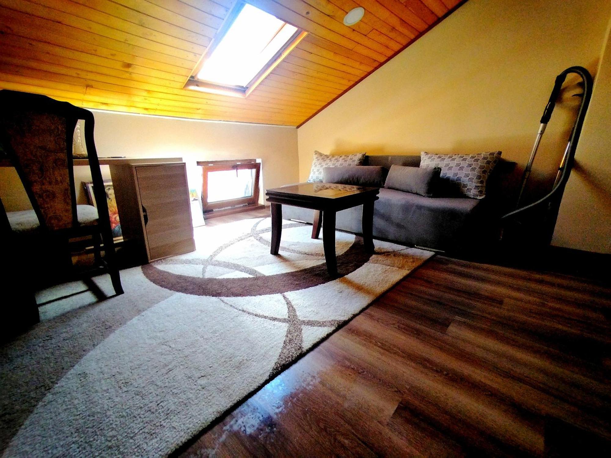 Low Budget Apartment With Breakfast Varna Esterno foto