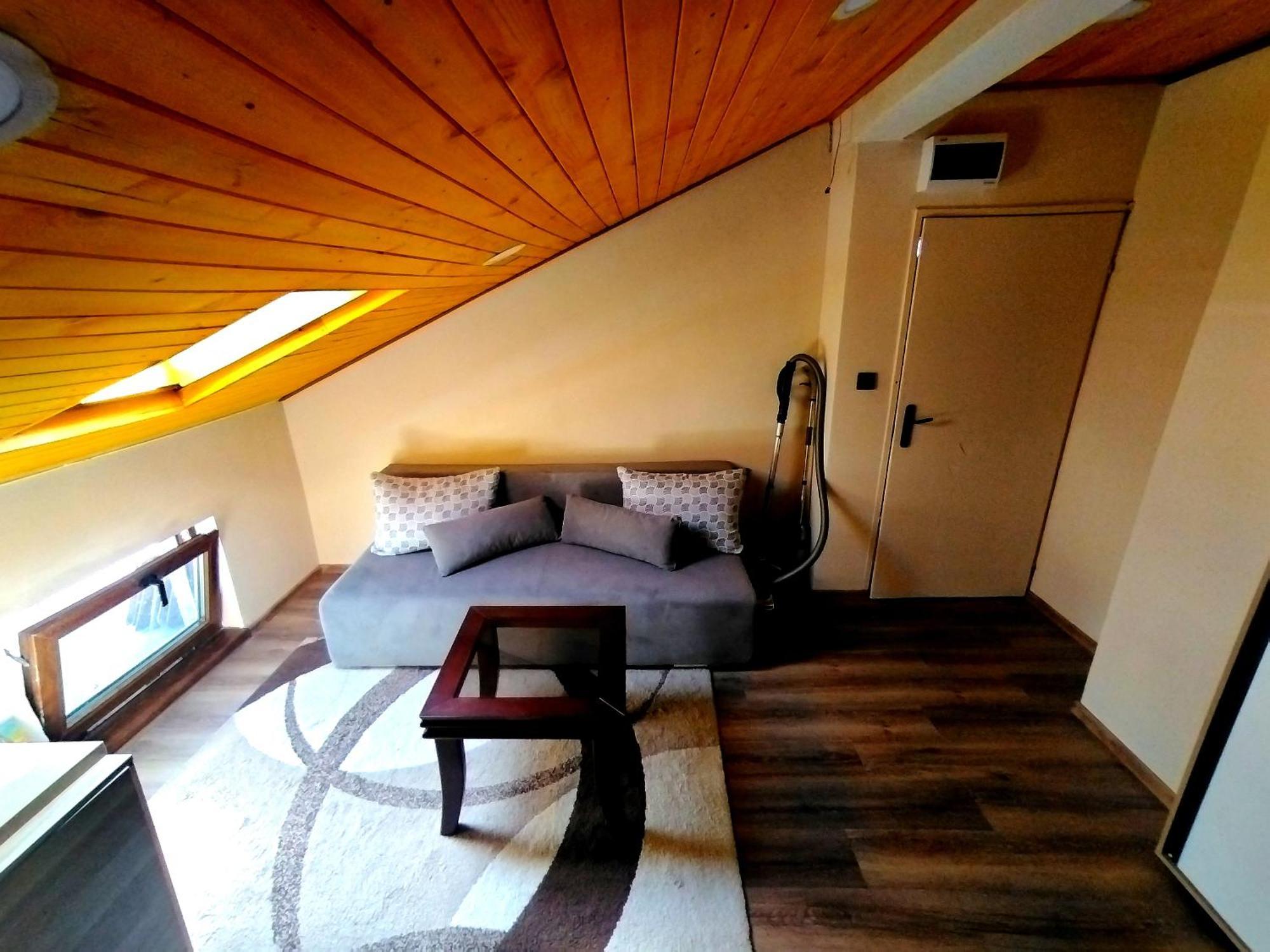 Low Budget Apartment With Breakfast Varna Esterno foto